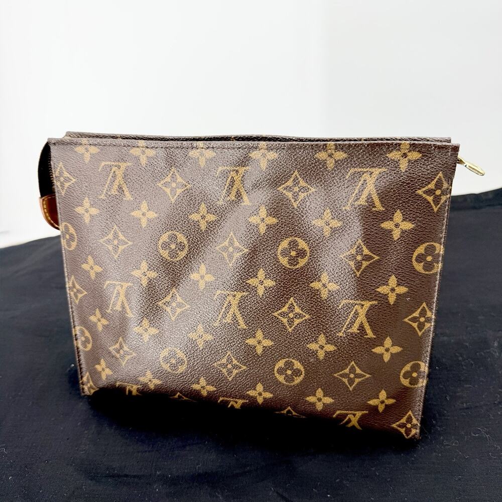 Authentic Louis Vuitton Monogram TOILETRY POUCH 26 - Picture 4 of 15
